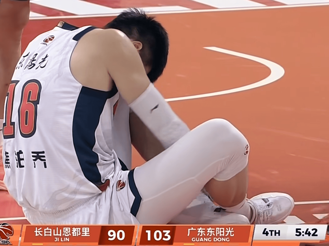 开云体育下载网址-广东3消息！焦泊乔最新伤情，徐杰王者归来，崔永熙主动请战遭拒