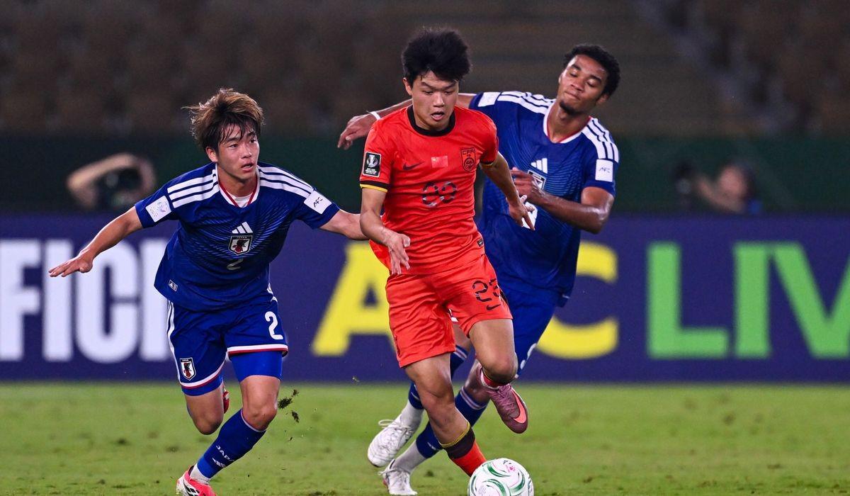 开云注册入口-足球报：杨希的转会谈判历经多轮博弈；海港11月就曾接触球员